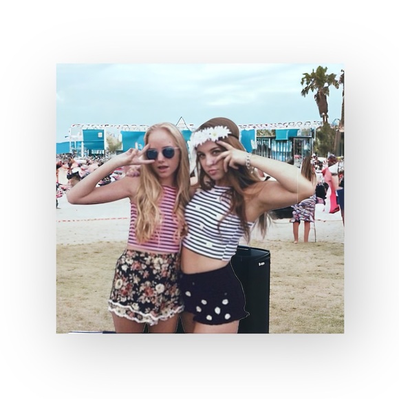 new LF Carmar ❉ Daisy Embroidery Embellished Cut Off Frayed Denim Shorts ❉ Black - Picture 2 of 16